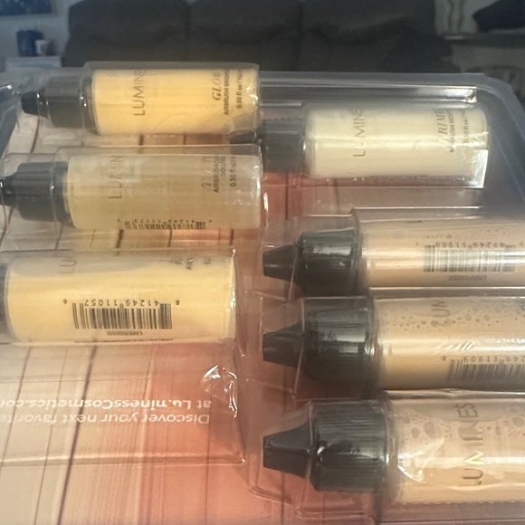 Luminess Airbrush Lot with foundation, primer, and glow starter kit